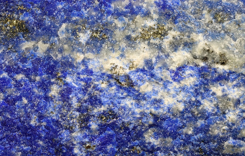 Lapis luzuli - Adobe Stock © Björn Wylezich Pourquoi les couleurs des peintures se dégradent-elles ?